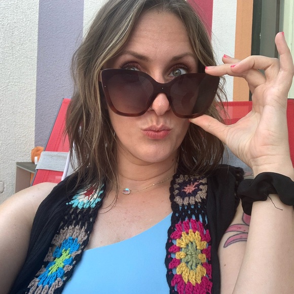 Meet your Posher, Leas - Picture 2 of 6